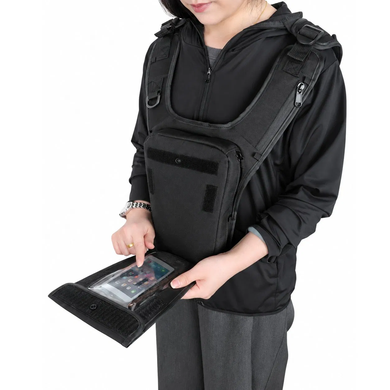Portable Running Hydration Storage Vest with Adjustable Chest Straps and Phone Pocket